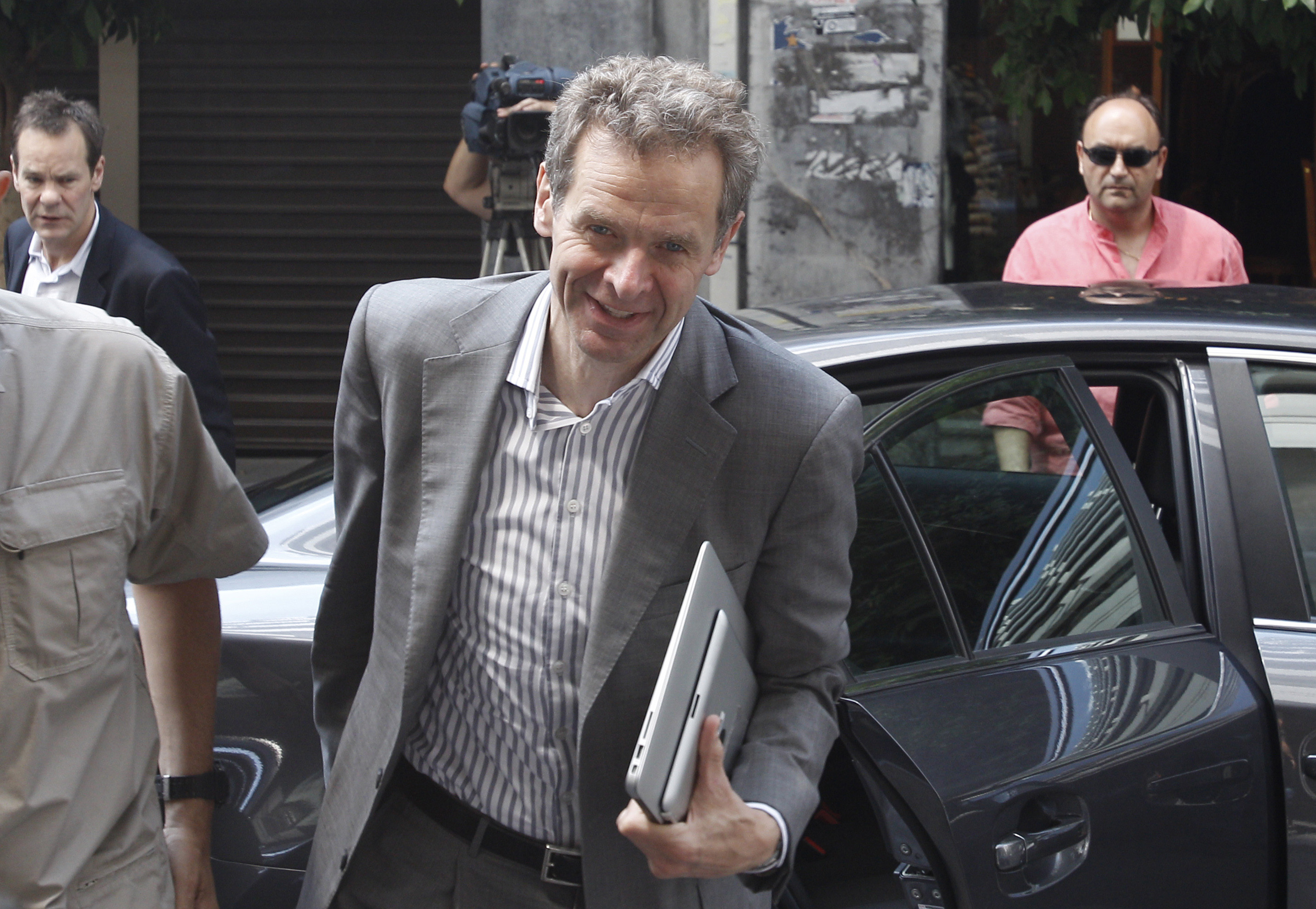 Για το μεσημέρι της Κυριακής ανανέωσαν το ραντεβού τους Στουρνάρας-τρόικα